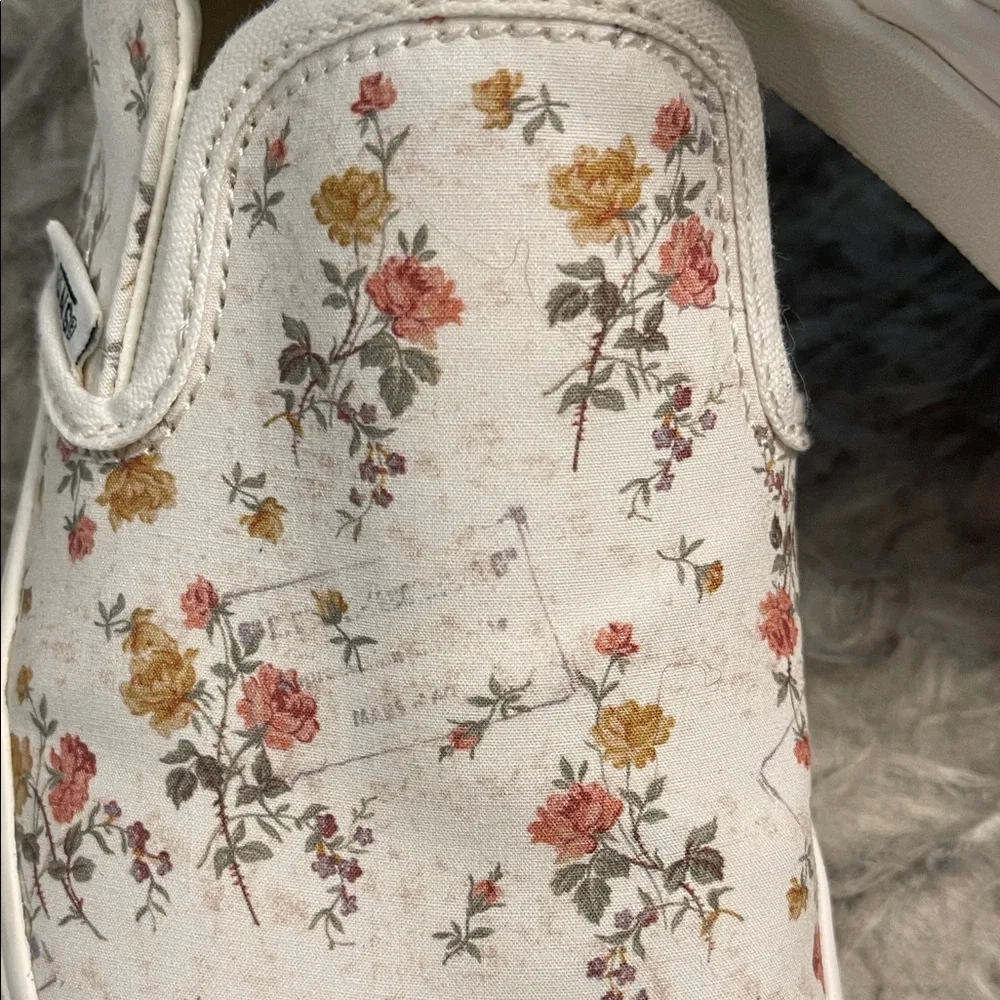 Vans Vintage Look Off White Floral Slip-On Shoes - Picture 2 of 6